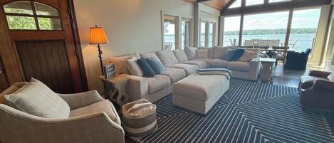 Smart TV, reproductor de DVD y libros