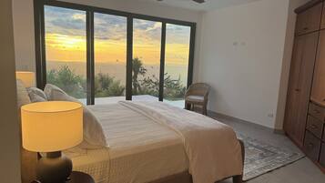 4 Schlafzimmer, Schreibtisch, BĂŒgeleisen/BĂŒgelbrett, kostenloses WLAN