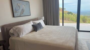 4 bedrooms, desk, iron/ironing board, free WiFi