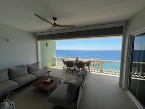 Outdoor dining - 2-bedroom apartment in Blue Bay Resort (Willemstad)