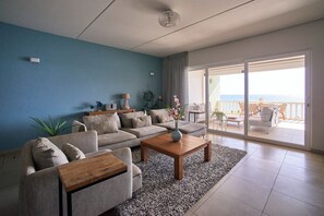 Smart TV - 2-bedroom apartment in Blue Bay Resort (Willemstad)