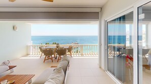 Outdoor dining - 2-bedroom apartment in Blue Bay Resort (Willemstad)