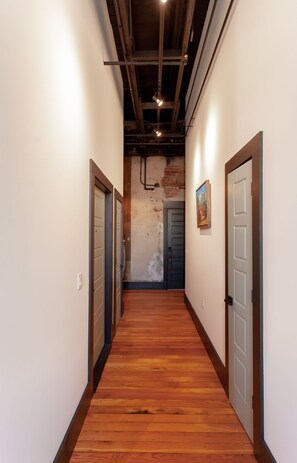 Interior - Charming Downtown Loft Suite, Walkable, Kitchenette, Historic Character (Heber Springs)