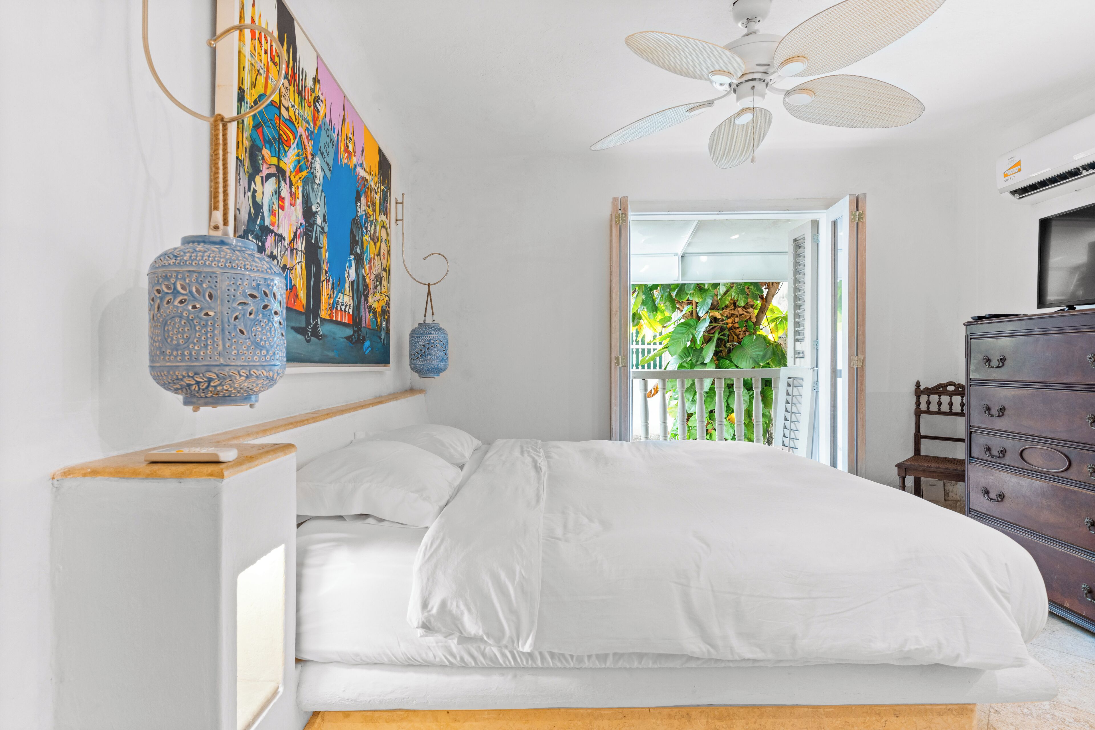 Iron/ironing board, WiFi, bed sheets