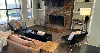 Waterfront Home Minutes from Downtown Fort Worth and Stockyards