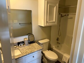 Hårtørrer, håndklæder, Sæbe, Toiletpapir