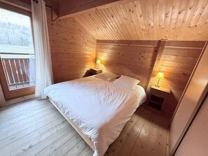 Free WiFi, bed sheets - Eden Criou - Chalet sleeps 7 to 9 - pool/sauna (Morillon)