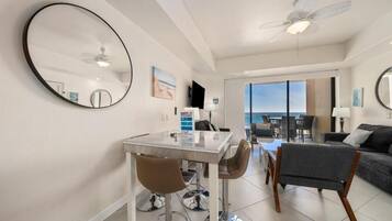 Apartment, Terrasse, Meerblick | Innenbereich