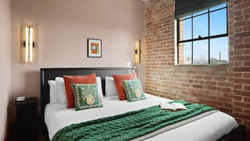 Luxury Apartment, 4 Bedrooms, Air conditioning | Blackout curtains, iron/ironing board, free WiFi