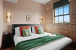 Luxury Apartment, 4 Bedrooms, Air conditioning | Blackout curtains, iron/ironing board, free WiFi - The Gisele - 4BR 3BA for 8 with Pool (New Orleans)