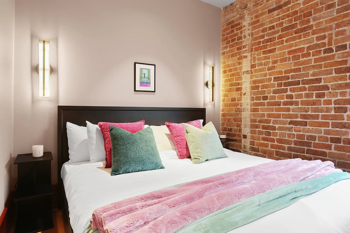 Blackout curtains, iron/ironing board, free WiFi