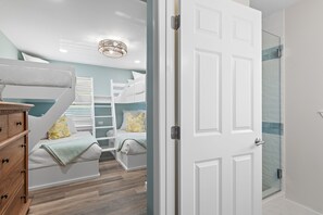 4 bedrooms, WiFi, bed sheets - 391 BLUE MOUNTAIN RD ...4 Bedrooms w/ Private Pool... STEPS TO THE BEACH! (Santa Rosa Beach)