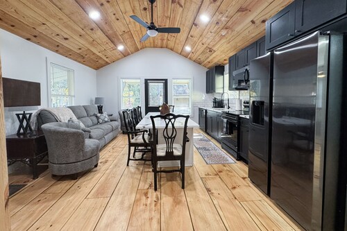 Chattahoochee Bungalow downtown Helen, Georgia 