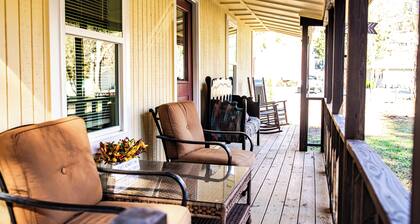 Chattahoochee Bungalow downtown Helen, Georgia