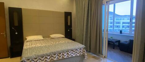 Iron/ironing board, WiFi, bed sheets