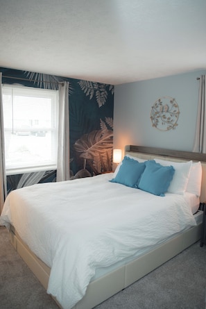 3 makuuhuonetta, työpöytä, silitysrauta/-lauta, ilmainen Wi-Fi