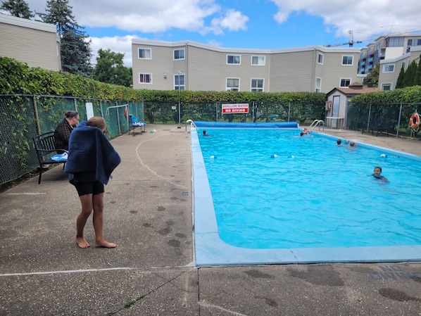 Pool - Cozy Condo Townhome (Kitchener)