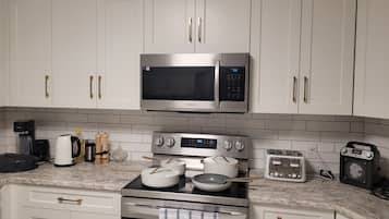 Mikrowelle, Ofen, Herdplatte, Geschirrspüler