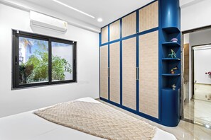 3 habitaciones, tabla de planchar con plancha, wifi y ropa de cama 