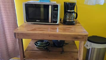 Deluxe Double or Twin Room, Multiple Beds, Patio, Garden View | Private kitchen