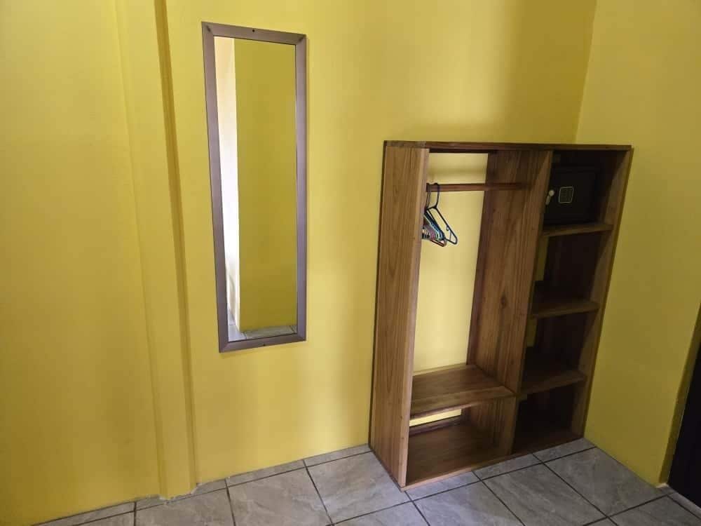 Deluxe-Doppel- oder -Zweibettzimmer, Mehrere Betten, Terrasse, Gartenblick | Zimmersafe, individuell eingerichtet, laptopgeeigneter Arbeitsplatz