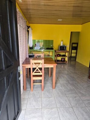 Habitación Deluxe con 1 cama doble o 2 individuales, varias camas, patio, vistas al jardín | Restauración