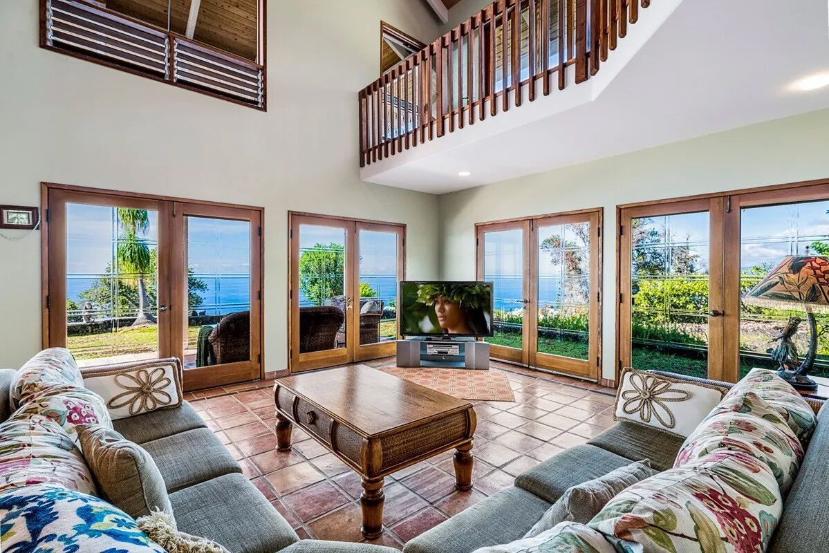 Smart TV, fireplace, ping pong, books