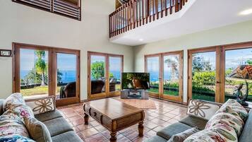 Smart TV, fireplace, ping pong, books