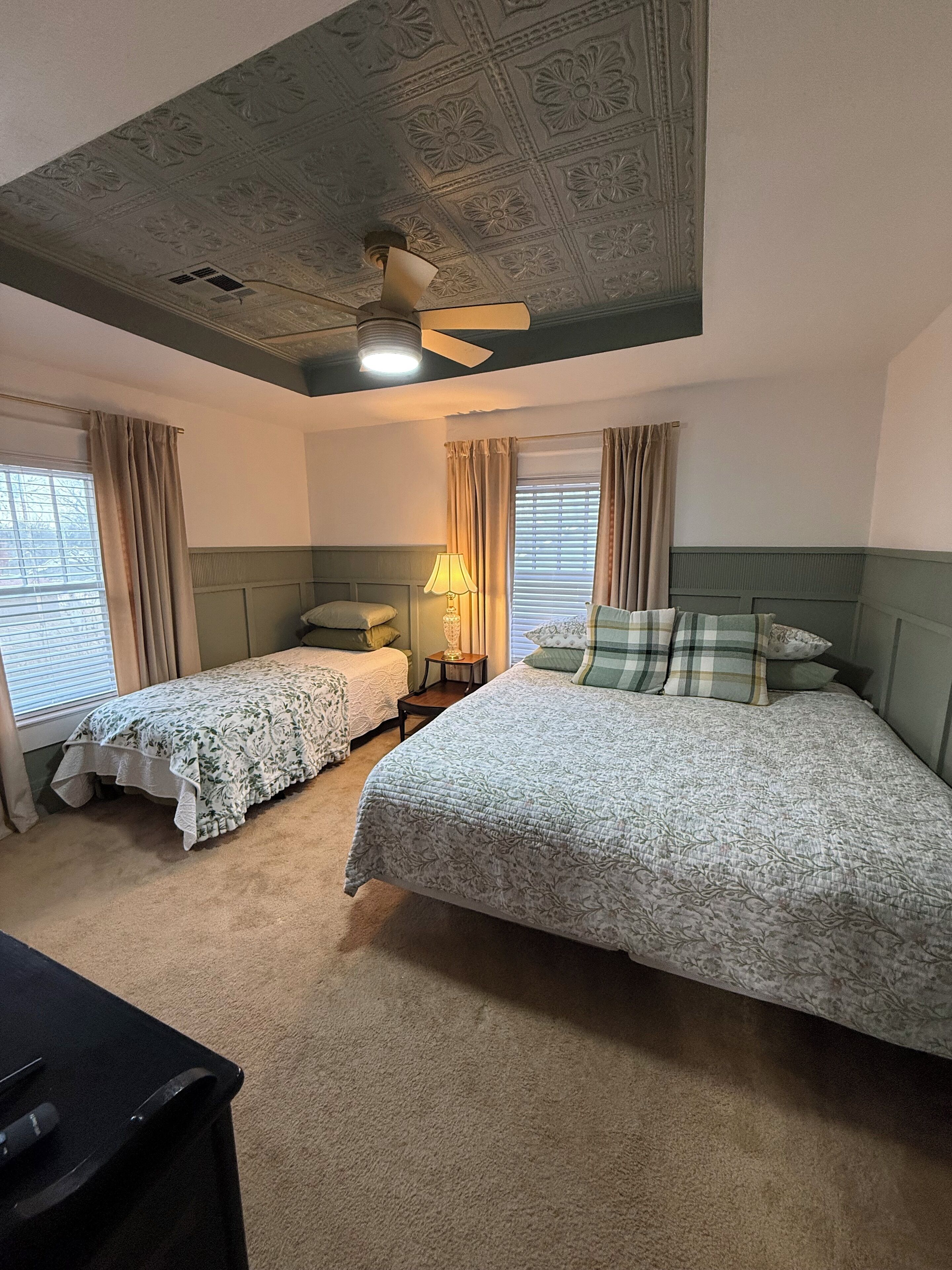 3 bedrooms, desk, iron/ironing board, free WiFi