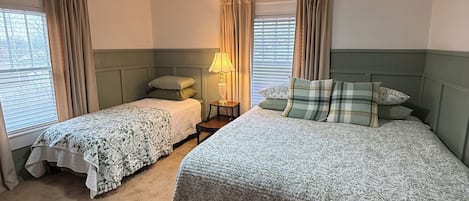 3 bedrooms, desk, iron/ironing board, free WiFi
