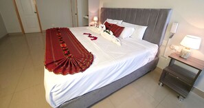 Deluxe-Zimmer, 1 Doppelbett | Schreibtisch, laptopgeeigneter Arbeitsplatz, kostenloses WLAN