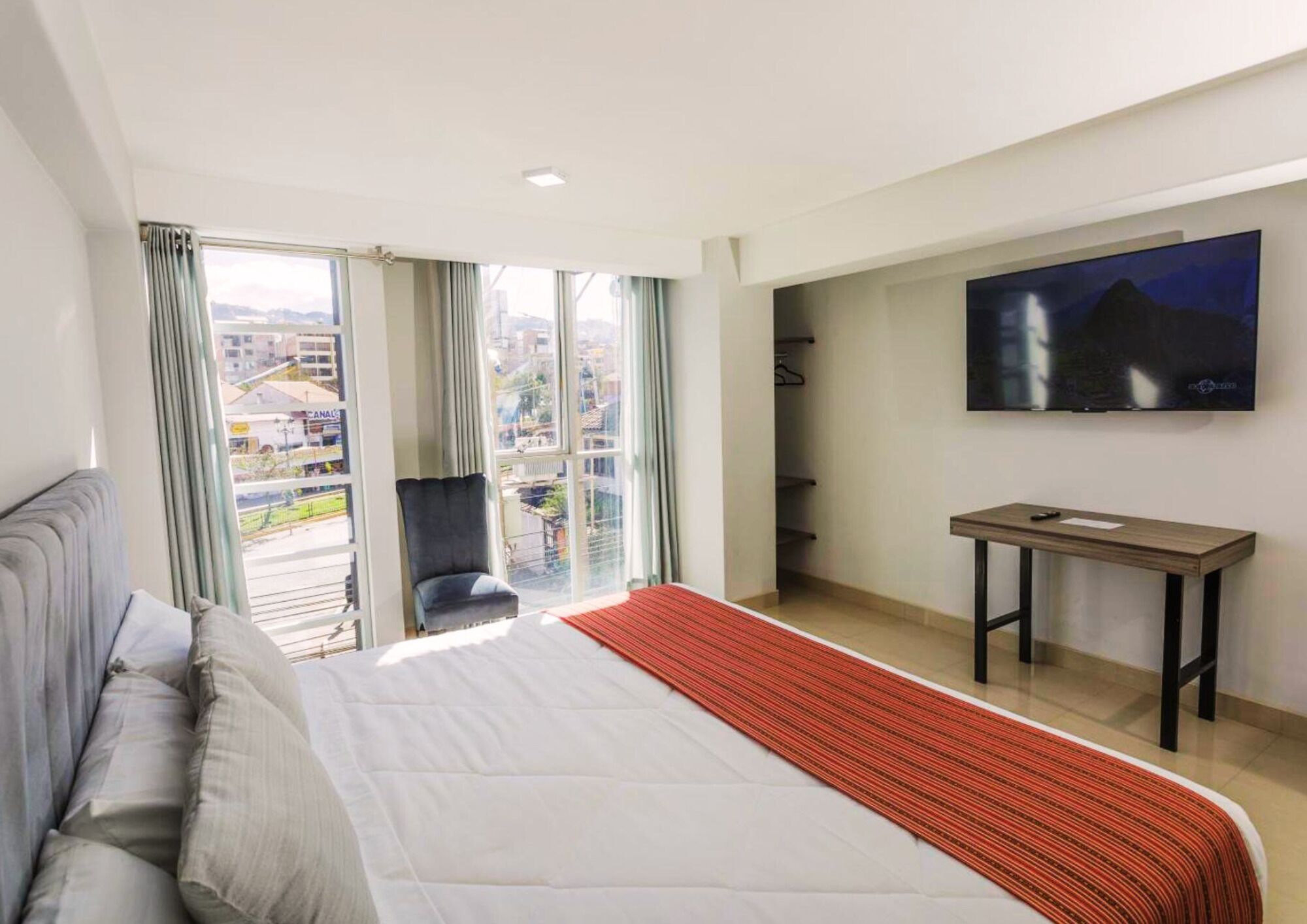 ห้องดีลักซ์, เตียงใหญ่ 1 เตียง | โต๊ะทำงาน, พื้นที่ทำงานแบบใช้แล็ปท็อป, Wi-Fi ฟรี, ผ้าปูที่นอน