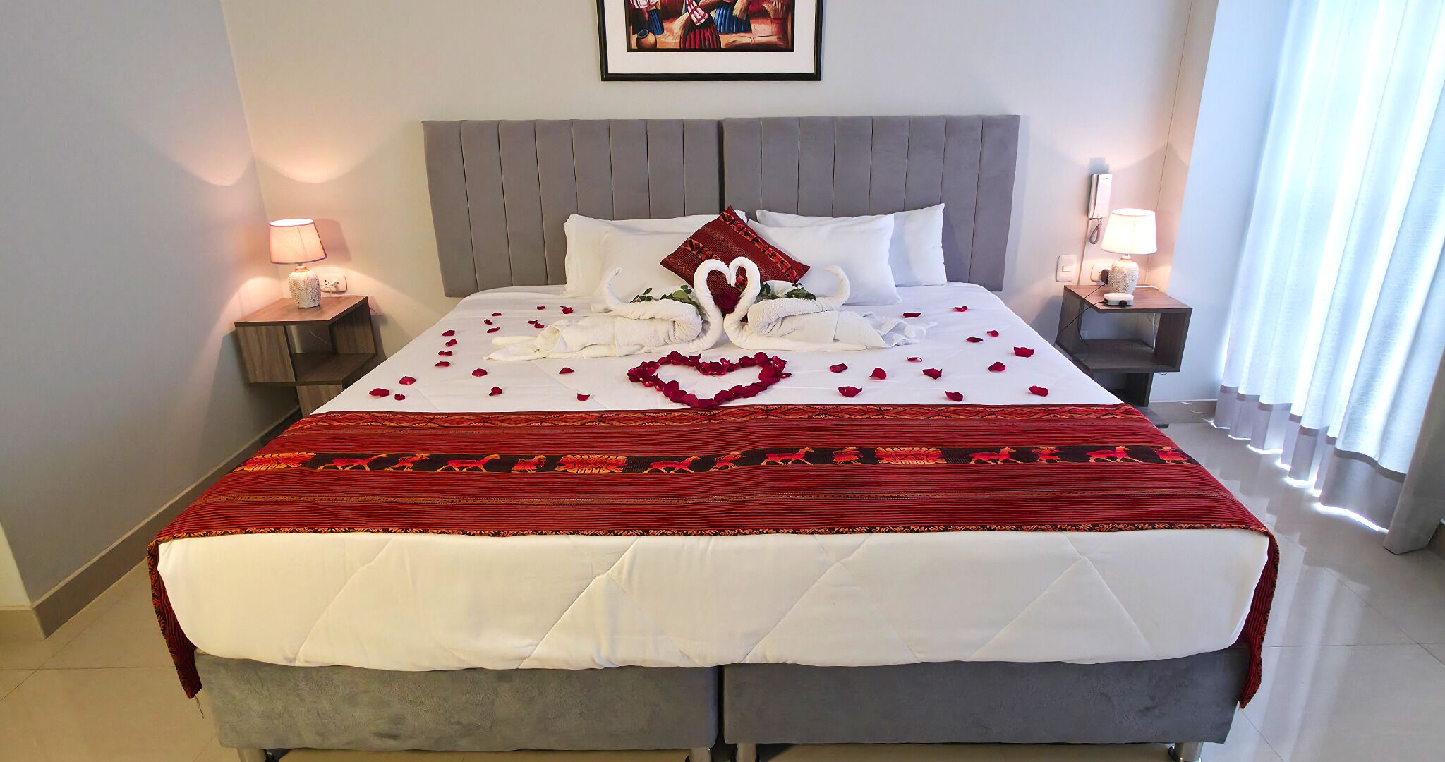 Escritorio, espacio para trabajar con laptop y wifi gratis 