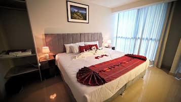 Camera Deluxe, 3 camere da letto | Una scrivania, postazione laptop, Wi-Fi gratuito, lenzuola