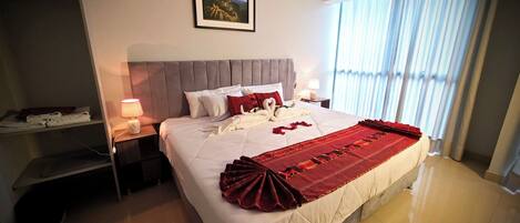 Escritorio, espacio para trabajar con laptop y wifi gratis