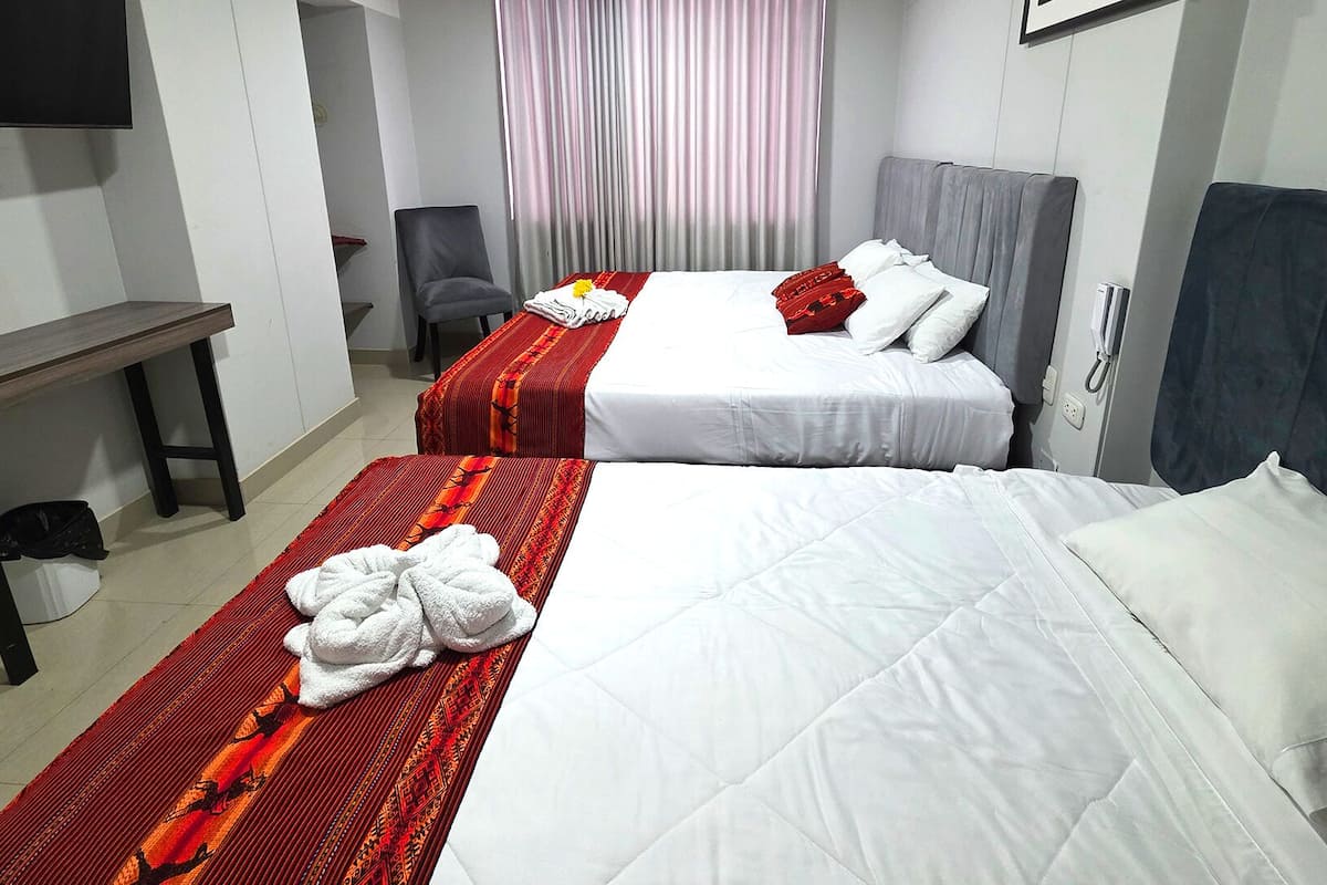 Deluxe-Doppel- oder -Zweibettzimmer | Schreibtisch, laptopgeeigneter Arbeitsplatz, kostenloses WLAN