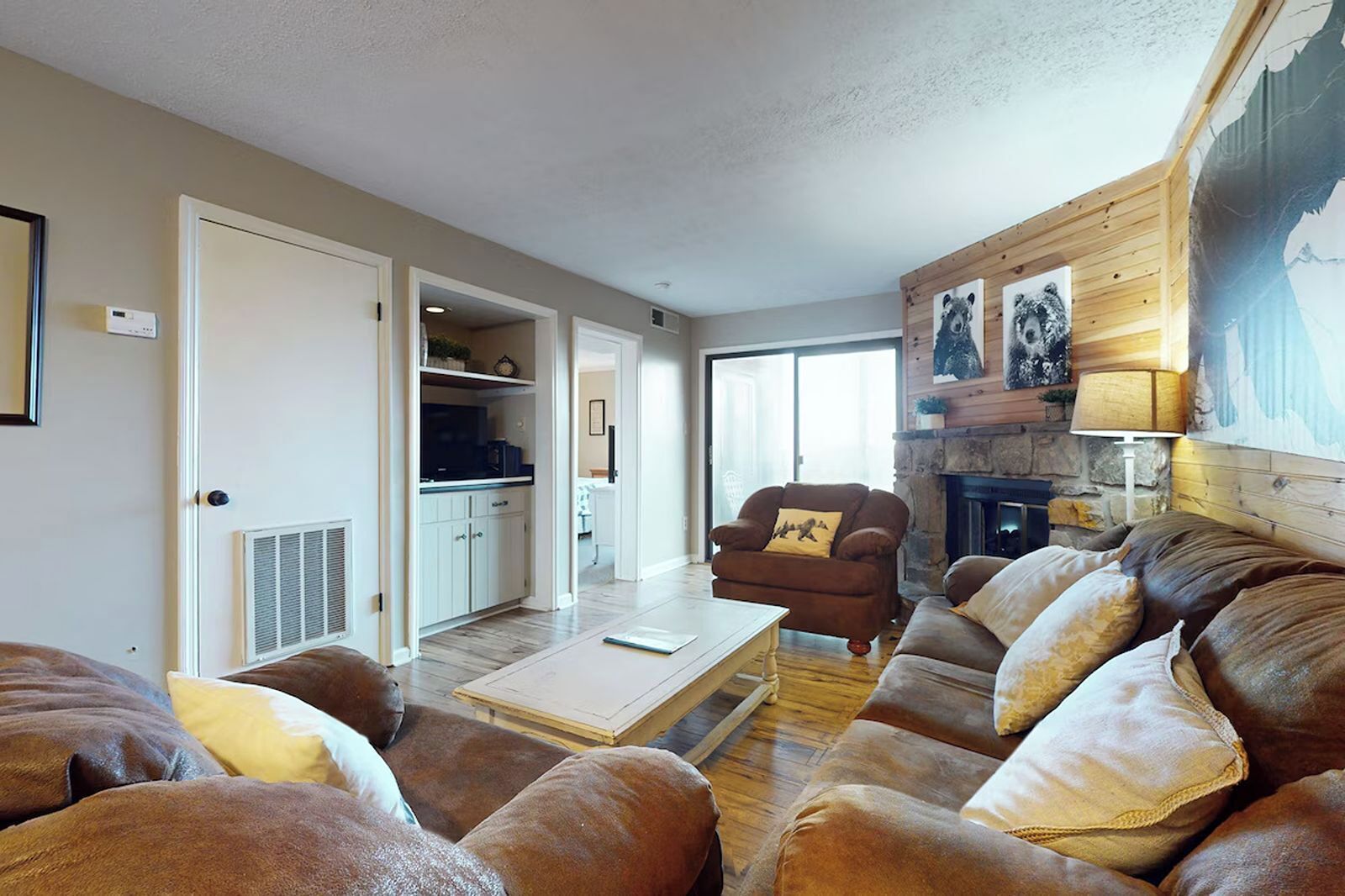 TV, fireplace, DVD player