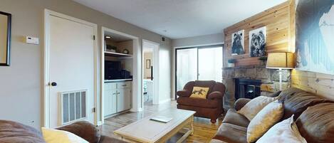 TV, fireplace, DVD player