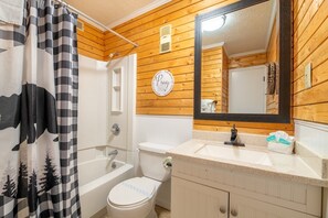 Shower, towels - Mountain Top Retreat - Scenic Sips, Movies & Resort Swims Near Ober Mountain (Gatlinburg)