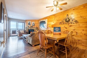 Dining - Mountain Top Retreat - Scenic Sips, Movies & Resort Swims Near Ober Mountain (Gatlinburg)