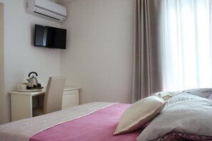 Room - Pomegranate Room (Monopoli)