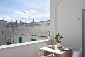 Outdoor dining - Prickly Pear Suite (Monopoli)
