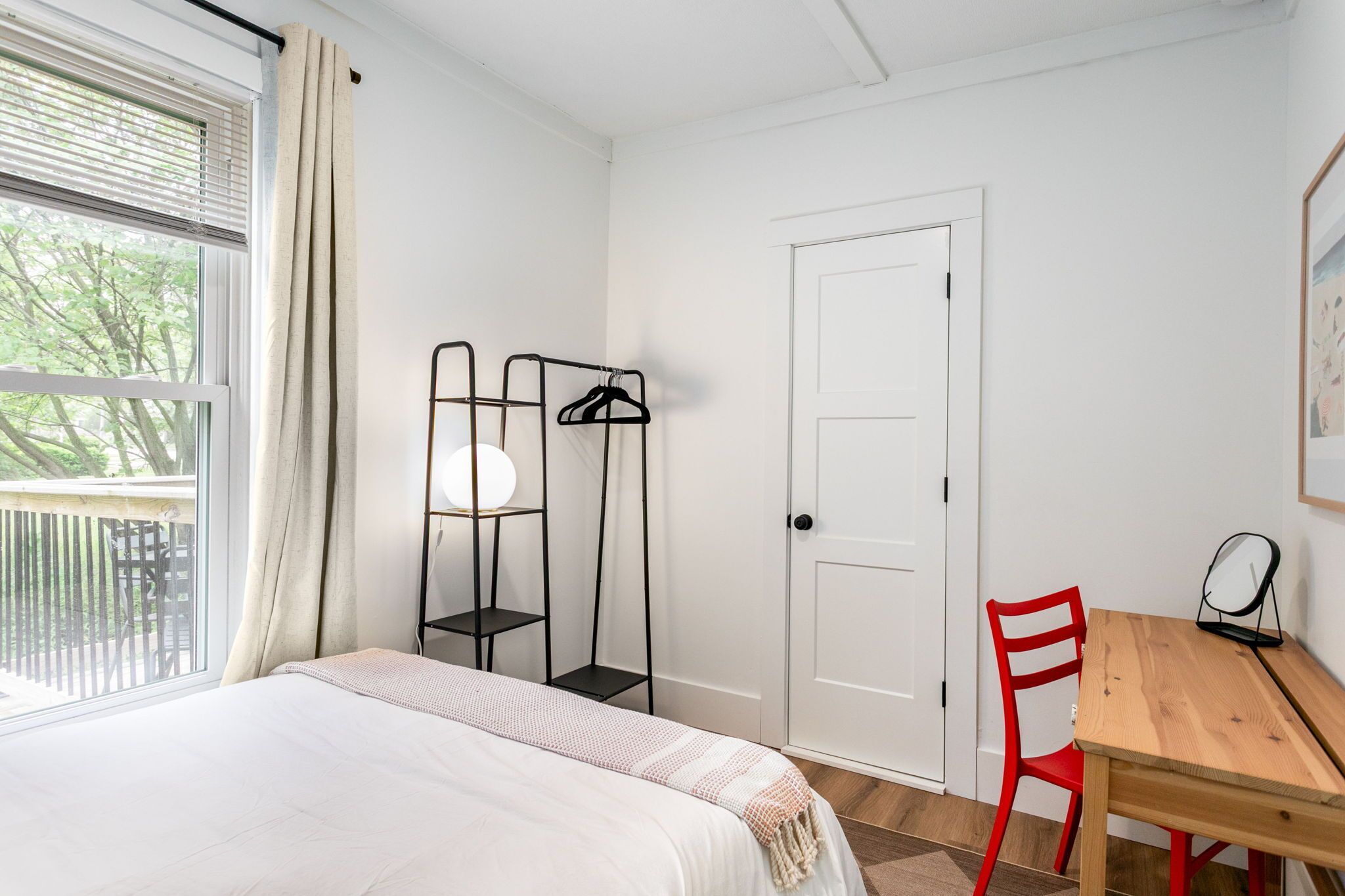 2 chambres, bureau, fer et planche à repasser, lit parapluie