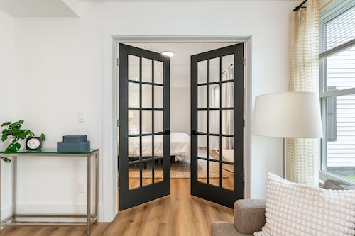 Cozy 2 bed - Steps to Journeyman - Pets OK - Fast Wi-Fi