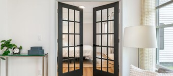 Cozy 2 bed - Steps to Journeyman - Pets OK - Fast Wi-Fi