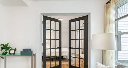 Cozy 2 bed - Steps to Journeyman - Pets OK - Fast Wi-Fi