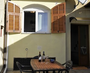 Outdoor dining - Elena House - Mareri apartments (Villa Faraldi)