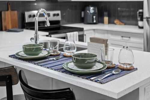 Guest Suite in the SE| Near South Health Campus/Seton YMCA , Shopping &Amenities