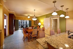 Dining - Orlando Resort Two-Bedroom Villa Near Disney Sleeps 6 (Kissimmee)