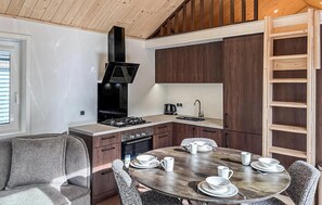 Fridge, oven, stovetop, dishwasher - 3 bedroom awesome home in Oud Gastel (Oud Gastel)